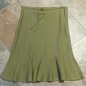Chic Green Midi Skirt with Flared Hem